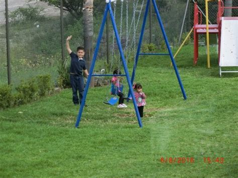 Con los juegos al aire libre se pretende que los niños aprendan de la forma más divertida. Area con juegos para niños . al aire libre - Picture of El Faro, Calvillo - Tripadvisor