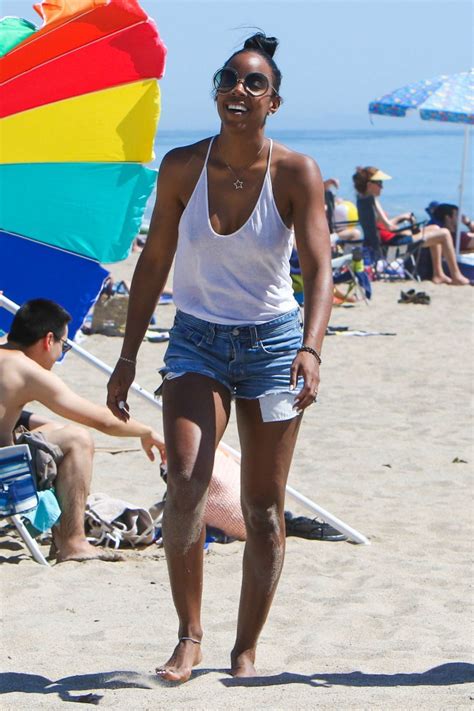 Kelly Rowland In Jeans Shorts At Zuma Beach 05 Gotceleb
