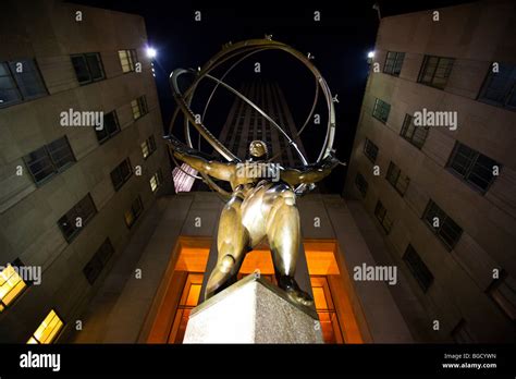 Atlas Statue At Rockefeller Center In New York City Stock Photo Alamy