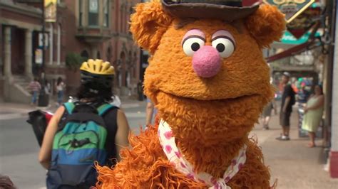 Fozzie Bears Surprise Appearance On Th 6 Pm News Youtube