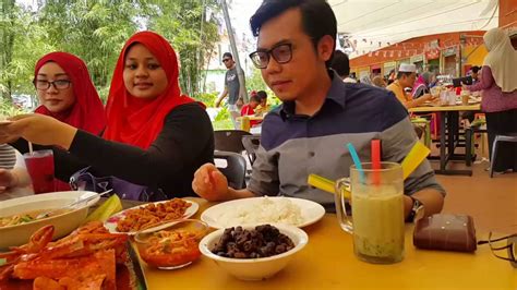 Jalan jalan cari makan is a mobile app that serves to find a halal restaurant and halal eatery for the convenience of a malaysian muslim. Jalan-jalan cari makan di Telaga Air, Sarawak - YouTube