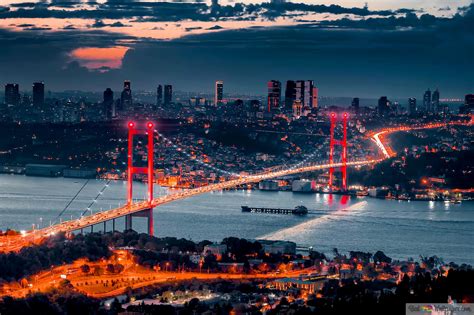 İstanbul Boğaz Köprüsü Ve şehir ışıkları 4k Duvar Kağıdı Indir