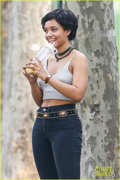 kiersey clemons has the cutest co star ever photo 1040393 photo gallery just jared jr