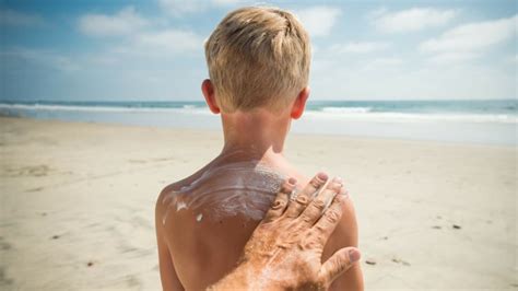 How To Put On Sunscreen Reviewed