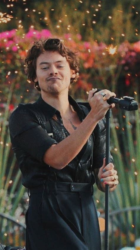 Discover the magic of the internet at imgur, a community discovered by lizeth. 27 Aesthetic Harry Styles Wallpaper Ideas - Fancy Ideas ...