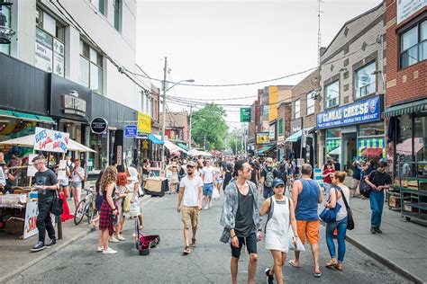 A visit to kensington market can feel overwhelming when you first arrive, but once you get into the flow of the neighborhood it's easy to spend hours here. Kensington Market