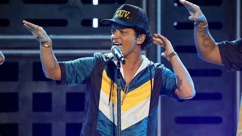 Bruno Mars Electrifies With 24k Magic Performance At The 2016 Amas