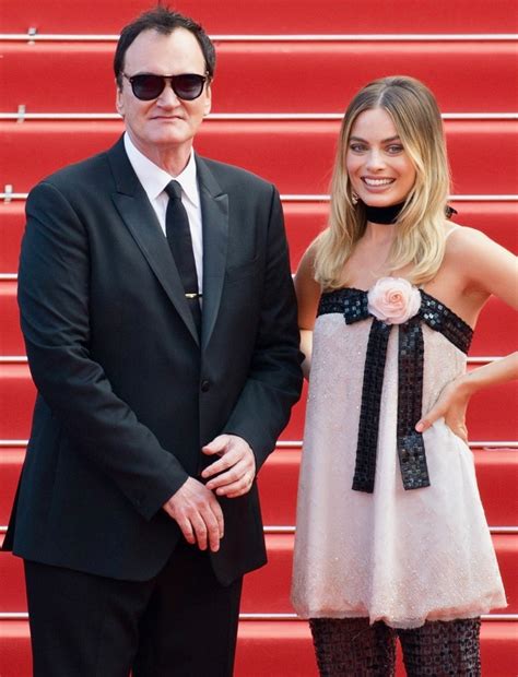 His best friend tries to warn him about her. Once Upon a Time… in Hollywood — Wikipédia