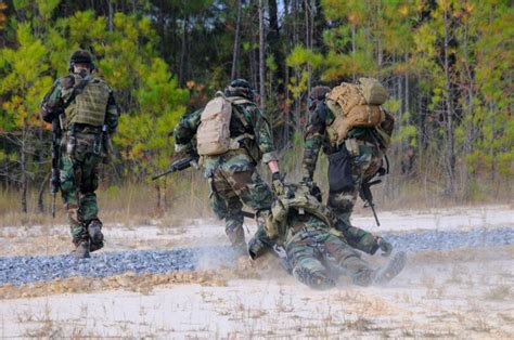 19 Photos Of Navy Seals Doing What They Do Best We Are The Mighty
