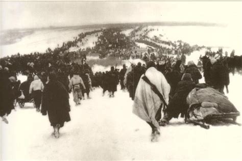 È la storia di una giovane donna di nome hua. Campagna di Russia: le memorie lunghe della terra ...