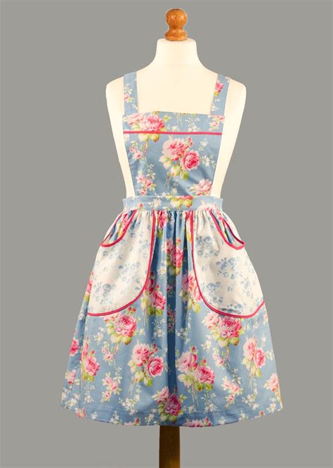 vintage style apron 1940 s style apron floral apron blue etsy vintage style aprons vintage