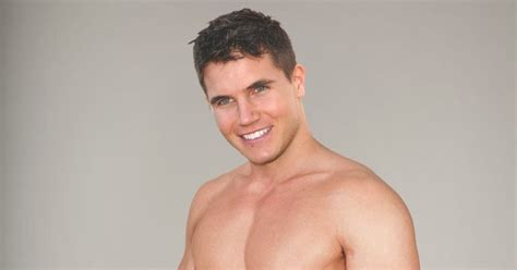 Malecelebritiesnaked But They Marry Brunettes Robbie Amell Naked