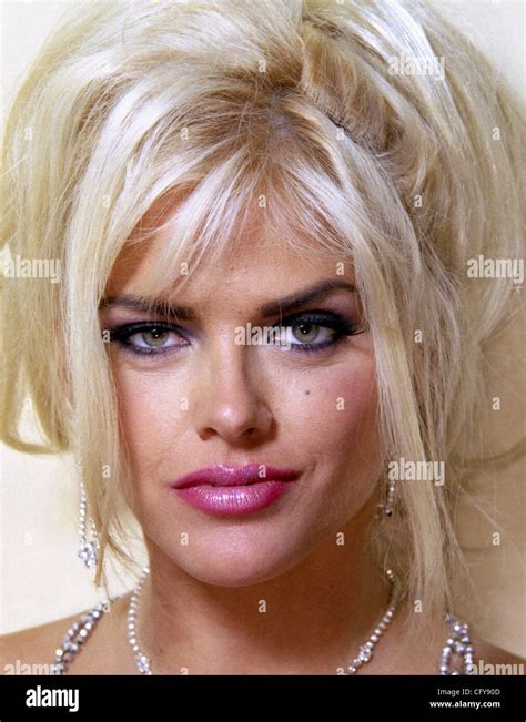 Feb 08 2007 Hollywood Fl Usa Anna Nicole Smith The Voluptuous Blonde Whose Life Played