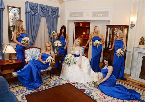Celebrity Bridesmaids Celebrities Who Ve Been Bridesmaids In Their Friends Weddings Glamour