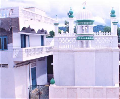 Sathya Sai With Students When Sri Sathya Sai Built A Mosque A