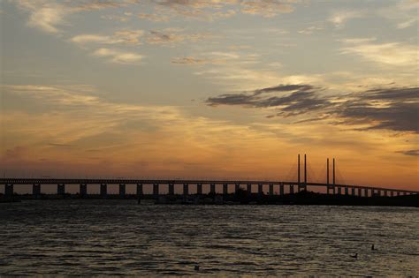 Premium stockfoto av øresundsbroen bron mellan danmark och sverige. Sverige lukker broen | Trendsandtravel.dk