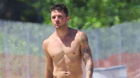We Long For The Days Of Ryan Phillippes Shirtless Beach Romps — Photos Socialite Life