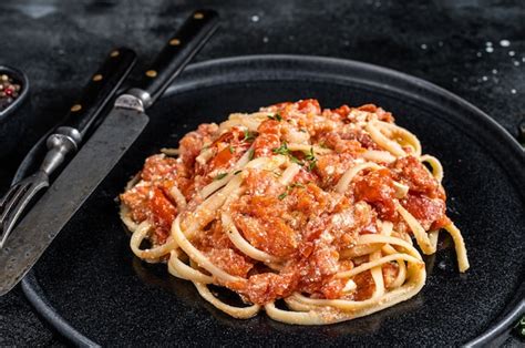 Pasta Feta Con Tomates Cherry Al Horno En Un Plato Fondo Negro Vista