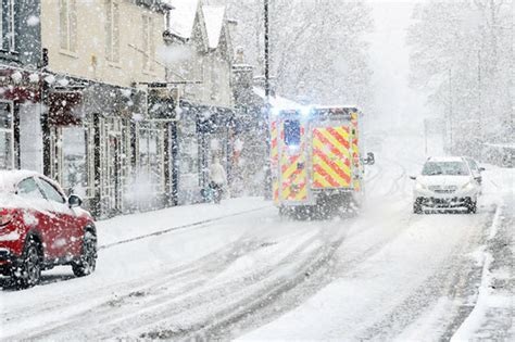 Uk Snow Forecast Latest Met Office Ice Warnings As Snow Showers Hit