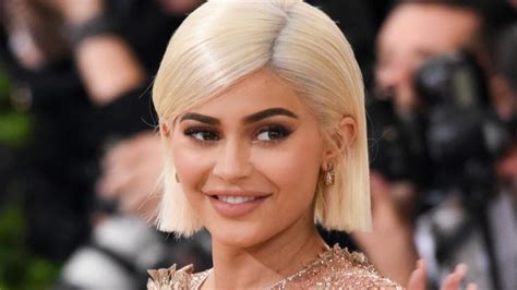 Heres Everything You Need To Know About Kylie Cosmetics Massive