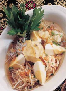 It is usually served hot in a small bowl, with rice cooking time : How to Make Indonesian Soto - Food Of Indonesia Recipe
