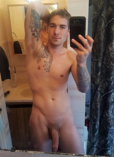 Amateur Naked Guy Selfies