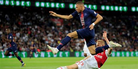 Kylian mbappé is a french professional football player check out this biography to know about his with psg, mbappé won two canada 1 ligue 1 titles in canada, france and finished as ligue 1 top. Kylian Mbappé, révélations sur son contrat au PSG