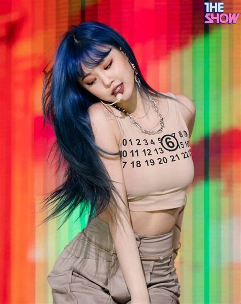 𝙨𝙤𝙤𝙟𝙞𝙣 Stage outfits Blue hair Women