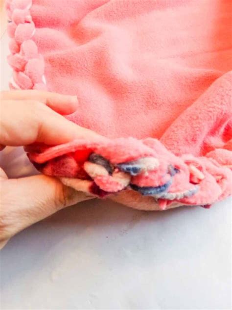 How To Make A No Sew Baby Blanket