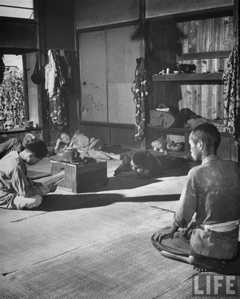 19 Amazing Black And White Photos That Capture Daily Life In Japan In