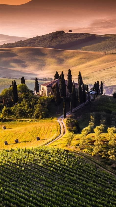 Beautiful Nature Landscape From Tuscany Italy Wallpaper