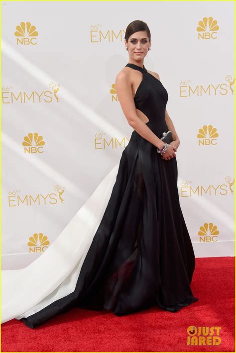Lizzy Caplan Is A Master Of Style At Emmys 2014 Photo 3183576 2014