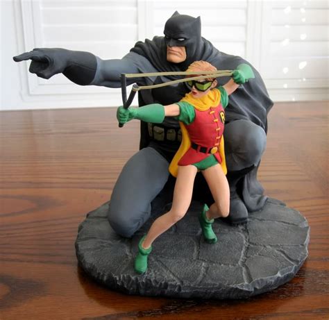 Frank Millers The Dark Knight Strikes Again Statue 1996