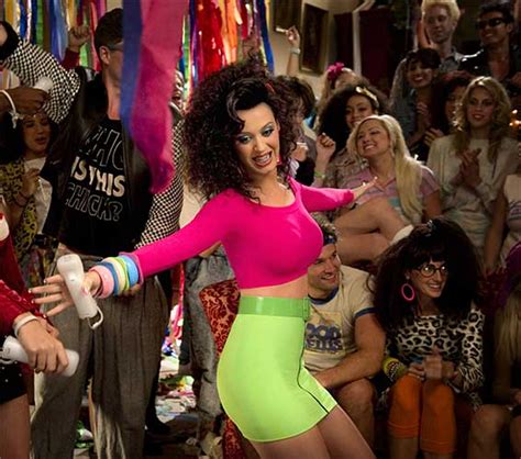 5 / 5 70 мнений. Just Dance 2 dans le clip de Katy Perry 'Last Friday Night'
