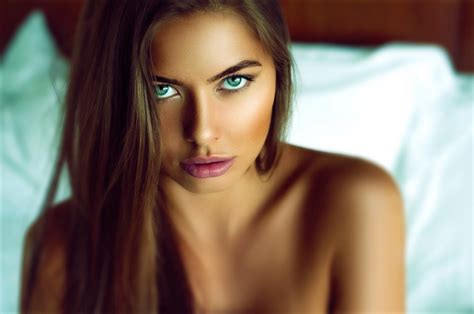 Wallpaper Women Tanned Face Portrait Green Eyes Depth Of Field