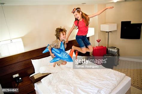 Brother And Sister Playing In Hotel Room Foto De Stock Getty Images