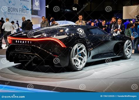 One Off 19 Million Dollar Bugatti La Voiture Noire Supercar Debut At