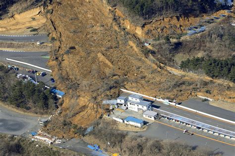 Powerful Japan quake sets off landslide, minor injuries (Update)