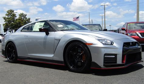 I know some people may not agree with me on this and may say that the car is lacking soul but obviously they haven't own a gtr. 2017 Nissan GT-R Nismo For Sale