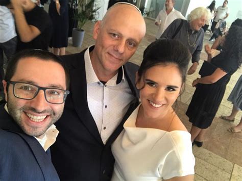 דעתך היא קריטריון החלטה חשוב עבור מבקרים אחרים להשתתף באירוע. אמילי עמרוסי התחתנה: כל הברנז'ה הגיעה. צפו - סרוגים