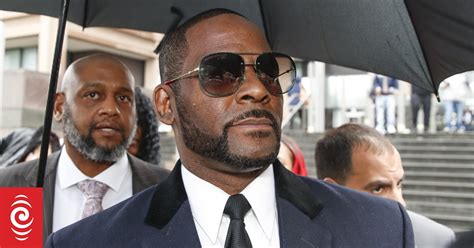 R Kelly Pleads Not Guilty To Sexual Assault Rnz News