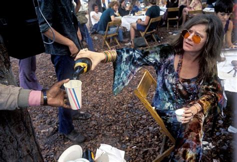 Woodstock tudo sobre um dos festivais mais icônicos da história
