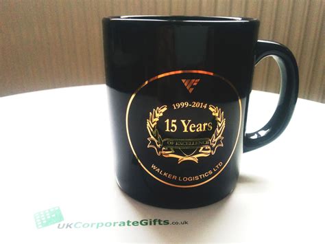 10 Unique Corporate Anniversary Gift Ideas To Celebrate Your Employees