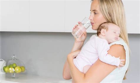 Lactancia materna posición caballito con lic. 5 Posiciones y pasos para una lactancia materna exitosa