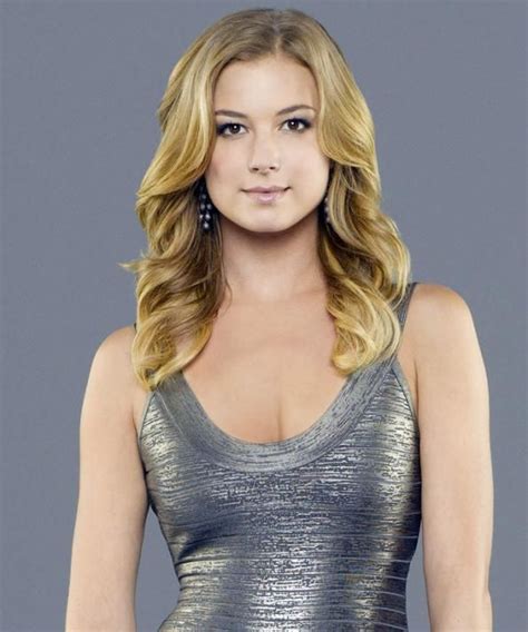emily thorne s hairstylist reveals the diy to getting her revenge waves emily vancamp emily