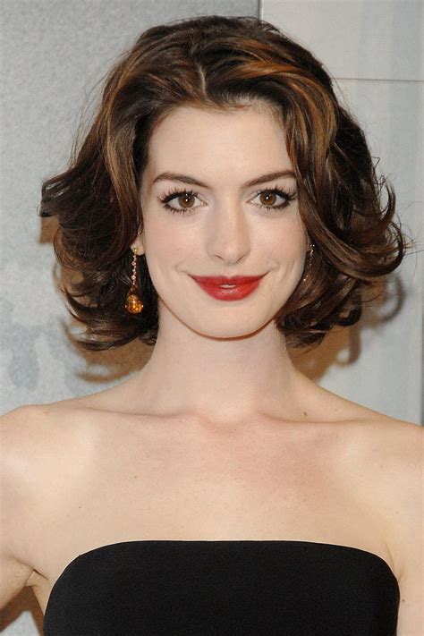 Anne Hathaway Look Book Stylish Hair Anne Hathaway Haircut Hair Styles