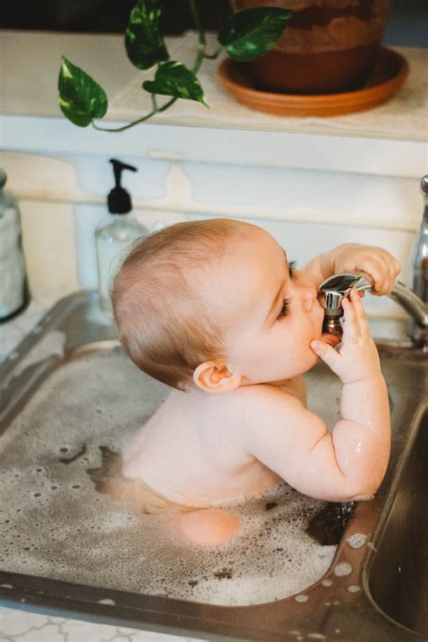 Cutest Sink Bath Ashley Hunt Photography Baby Bath Baby Sink Bath