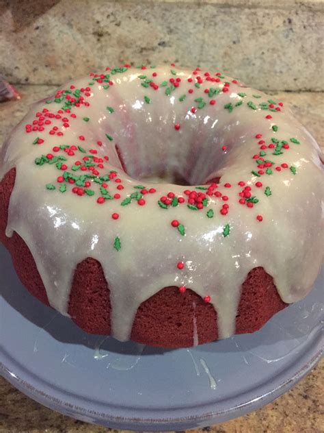 A classic recipe for red velvet bundt cake, complete with gooey cream cheese frosting and sprinkled with mini chocolate chips. Perfect Red Velvet Bundt Cake | Recipe (With images)