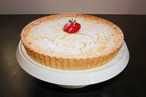 La torta della nonna al caffe' è un dolce delizioso, che innova un poco la tr… The Cake Trail: Lemon Tart