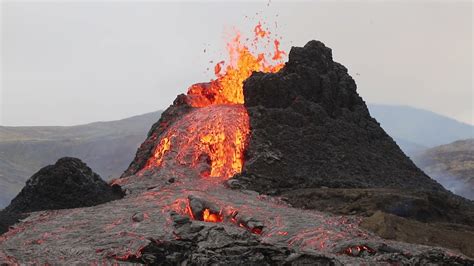 Lava Flowing In Iceland March 21st 2021 Youtube
